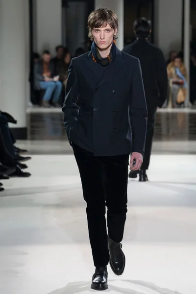 Look 39